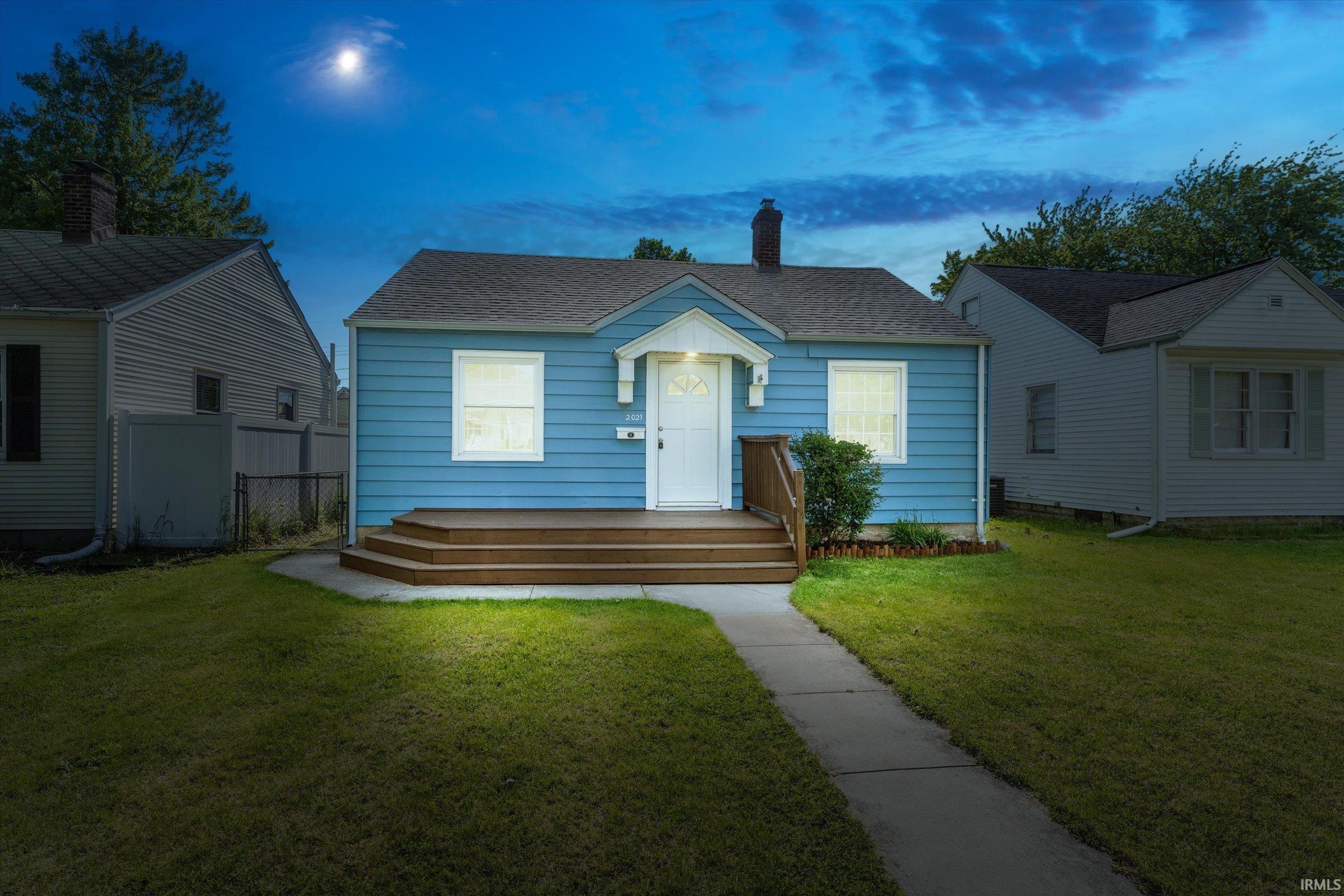 2021 Hollywood Place South Bend IN 46616