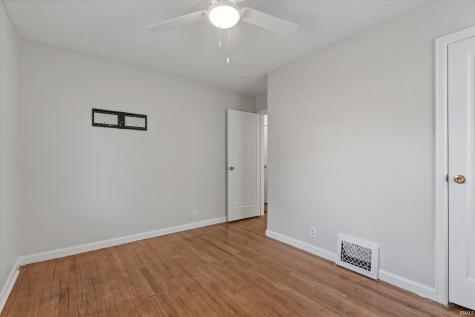 2021 Hollywood Place South Bend IN 46616