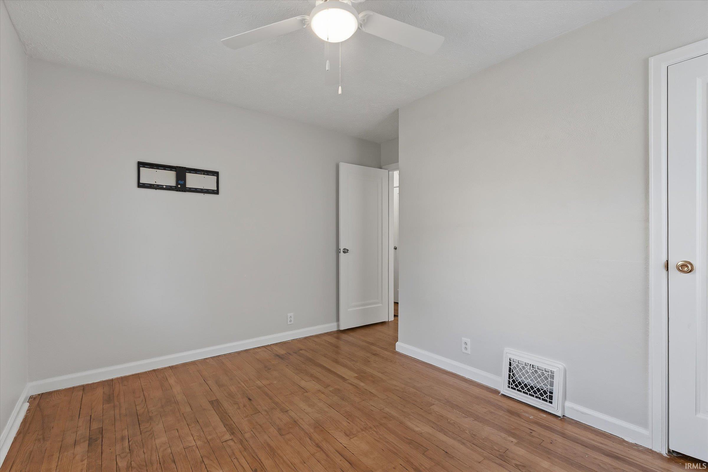 2021 Hollywood Place South Bend IN 46616