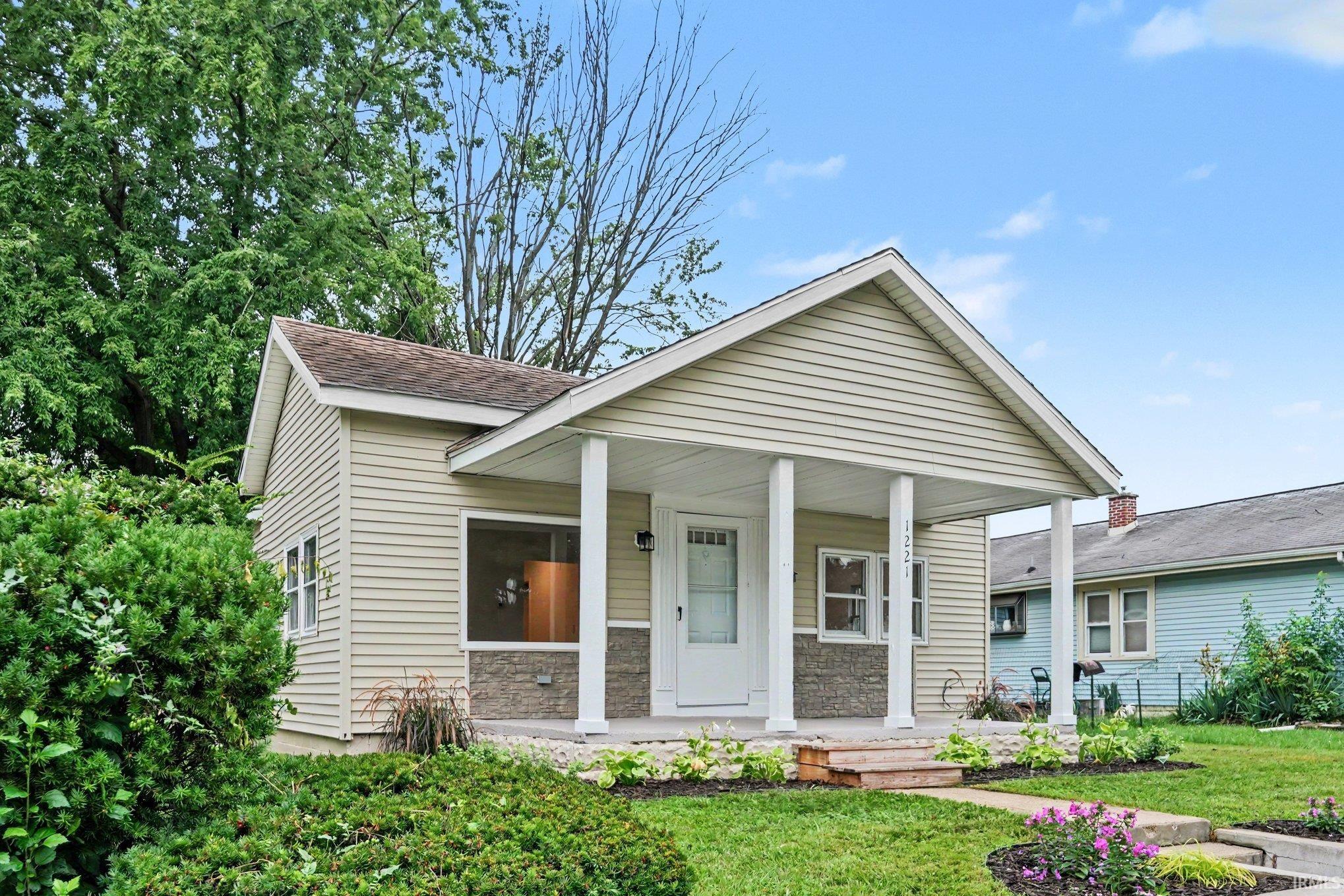1221 S 32 Street South Bend IN 46615