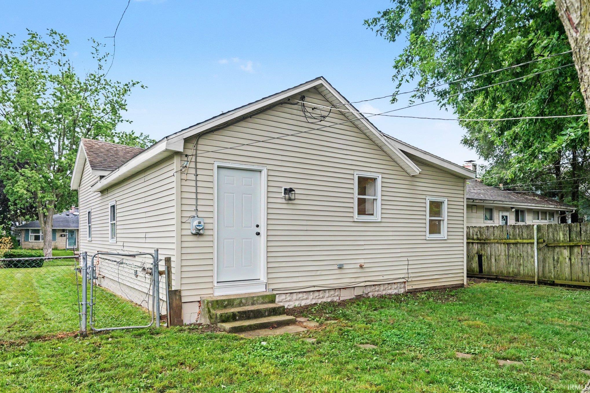 1221 S 32 Street South Bend IN 46615