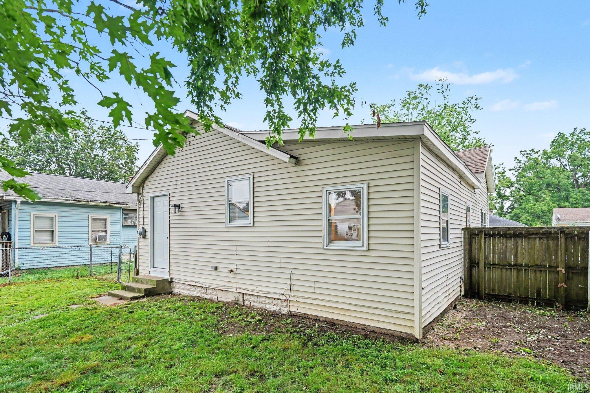 1221 S 32 Street South Bend IN 46615