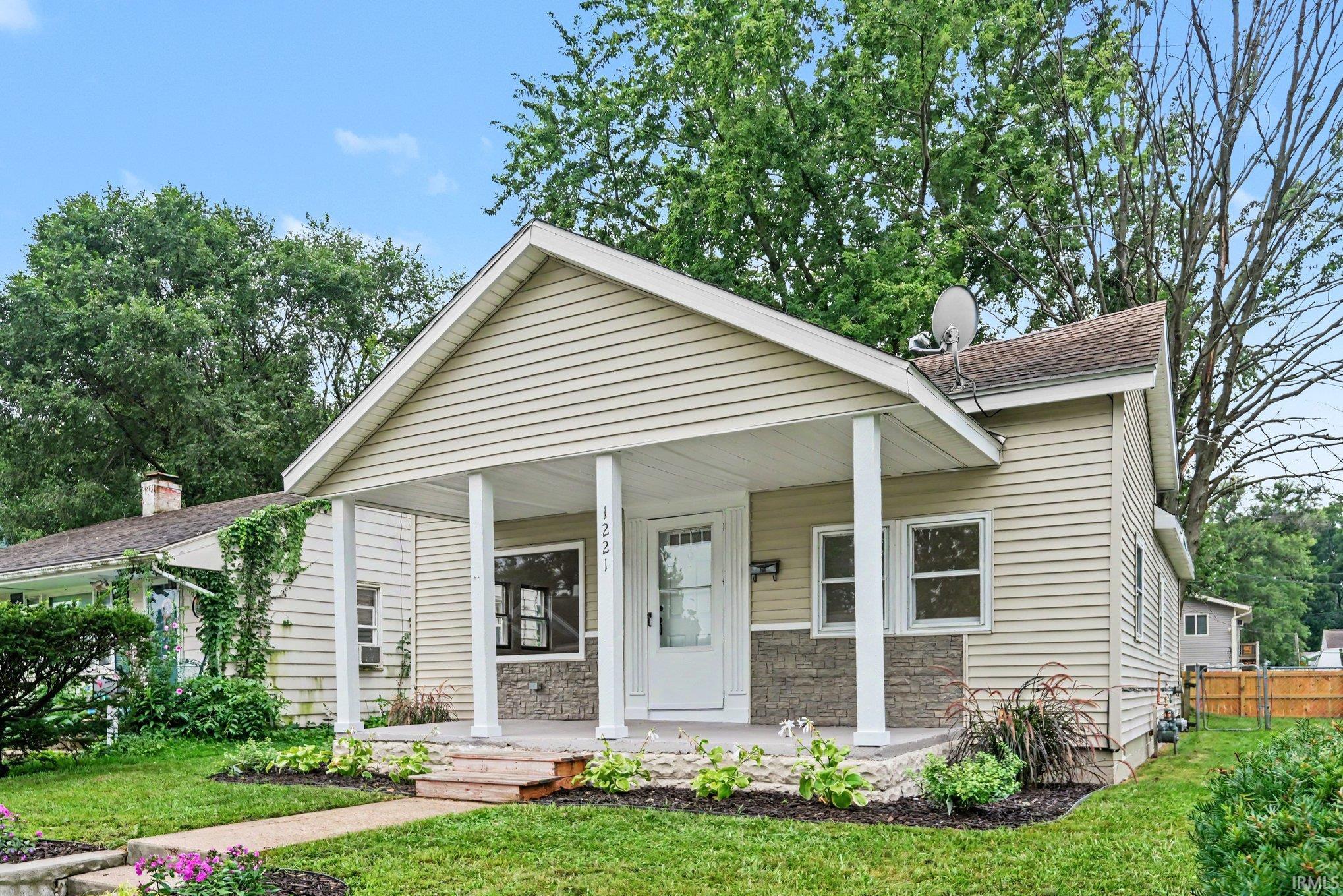 1221 S 32 Street South Bend IN 46615