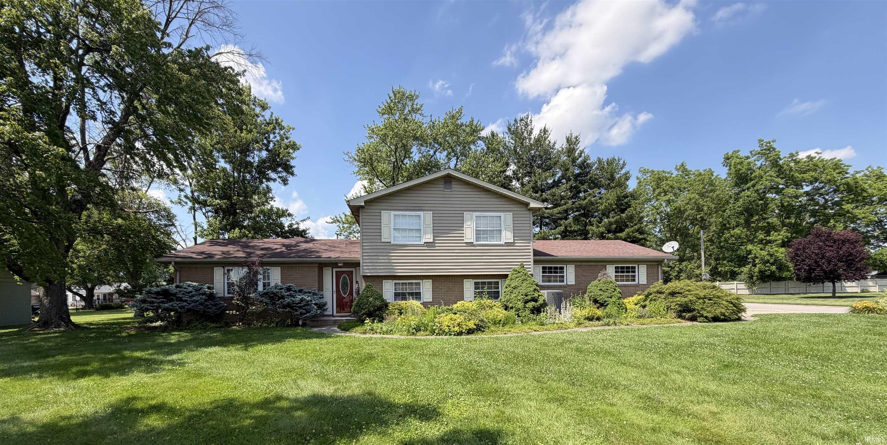 1890 Oak Street Linton IN 47441