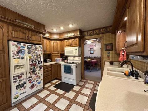 1890 Oak Street Linton IN 47441