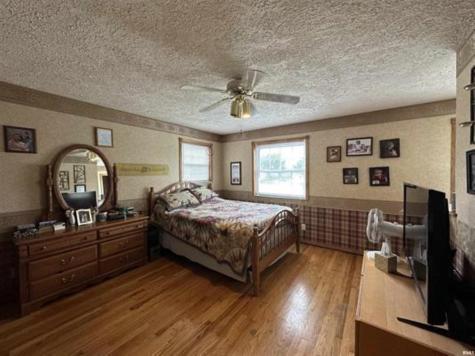 1890 Oak Street Linton IN 47441