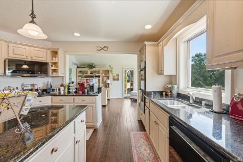 910 Calverton Court Fort Wayne IN 46825