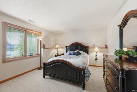 910 Calverton Court Fort Wayne IN 46825