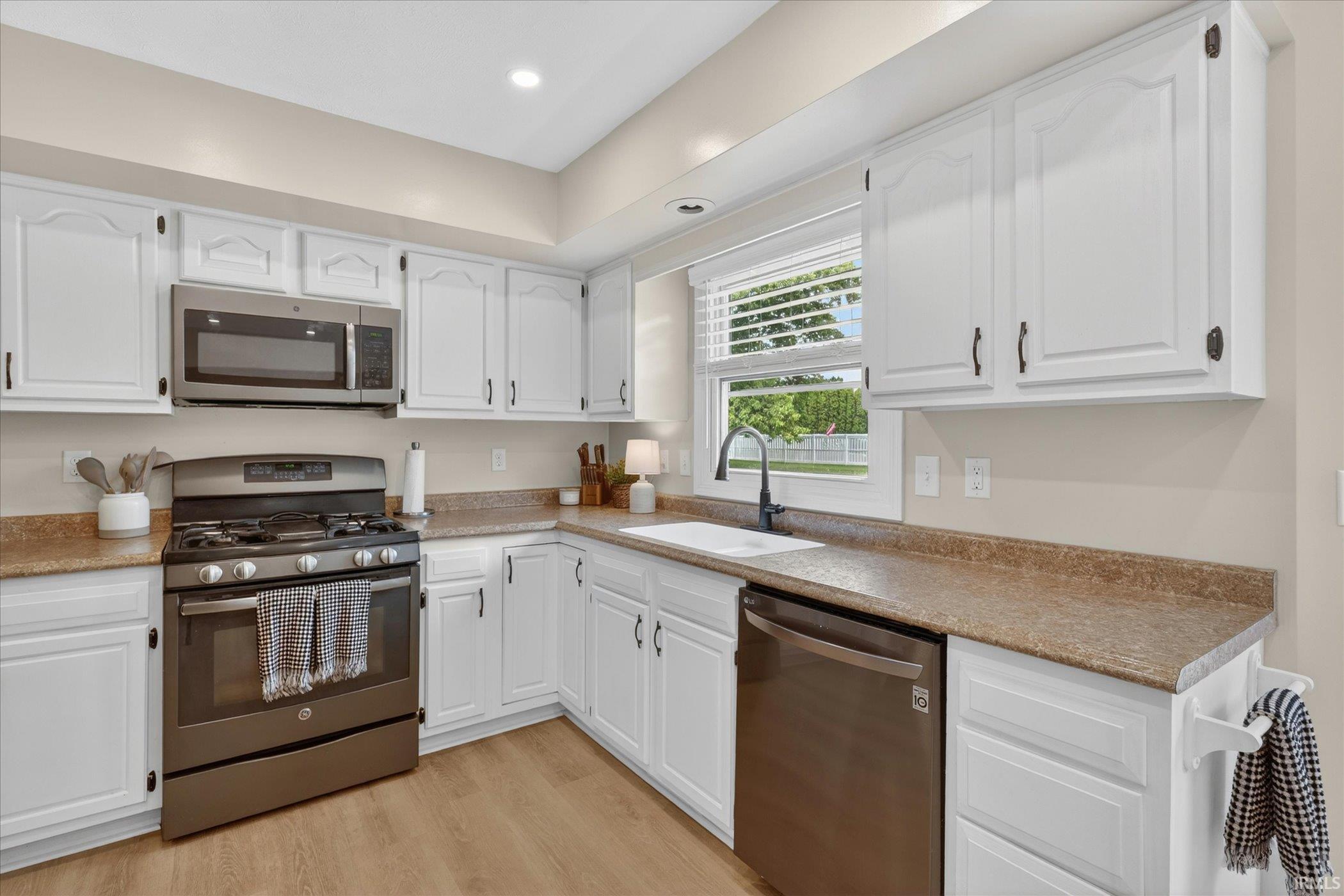 21968 Sandy Hill Lane South Bend IN 46628