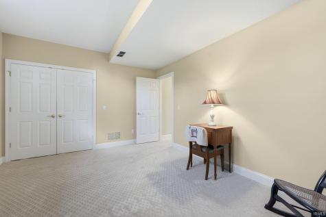 527 Chestnut Hills Parkway Fort Wayne IN 46814