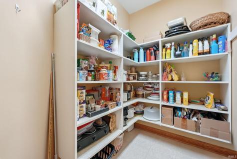 527 Chestnut Hills Parkway Fort Wayne IN 46814