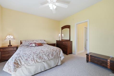 527 Chestnut Hills Parkway Fort Wayne IN 46814