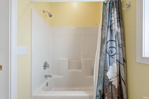 527 Chestnut Hills Parkway Fort Wayne IN 46814