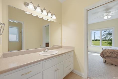 527 Chestnut Hills Parkway Fort Wayne IN 46814