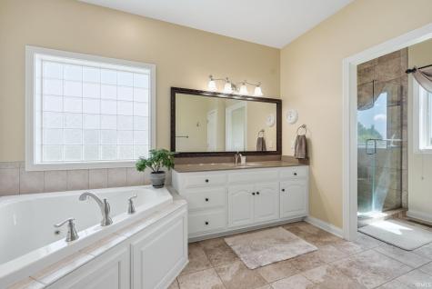 527 Chestnut Hills Parkway Fort Wayne IN 46814