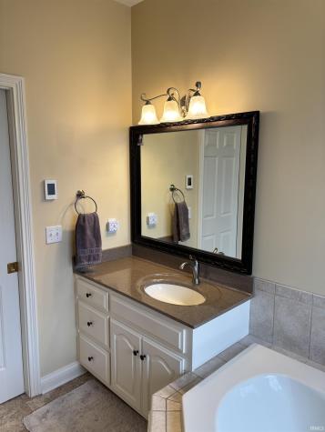 527 Chestnut Hills Parkway Fort Wayne IN 46814