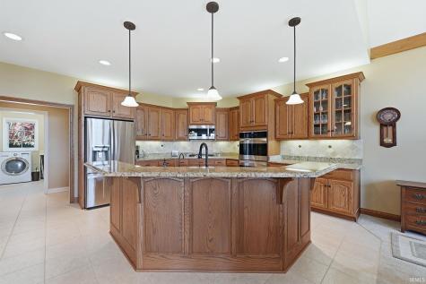 527 Chestnut Hills Parkway Fort Wayne IN 46814