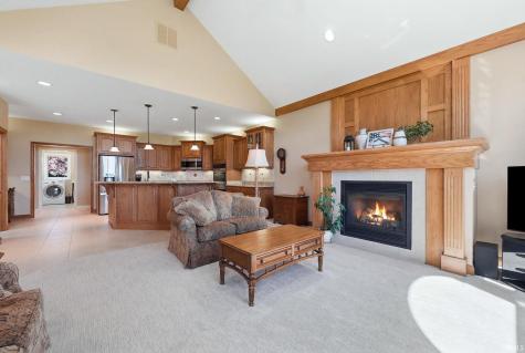 527 Chestnut Hills Parkway Fort Wayne IN 46814