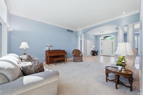 527 Chestnut Hills Parkway Fort Wayne IN 46814