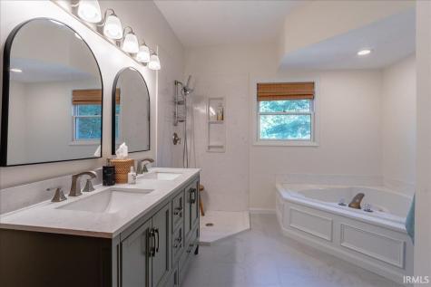 8201 Whitetail Trail Evansville IN 47711