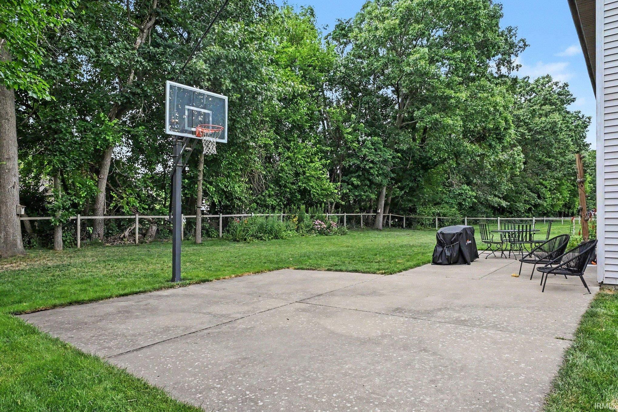 51141 Sussex Point Drive Granger IN 46530