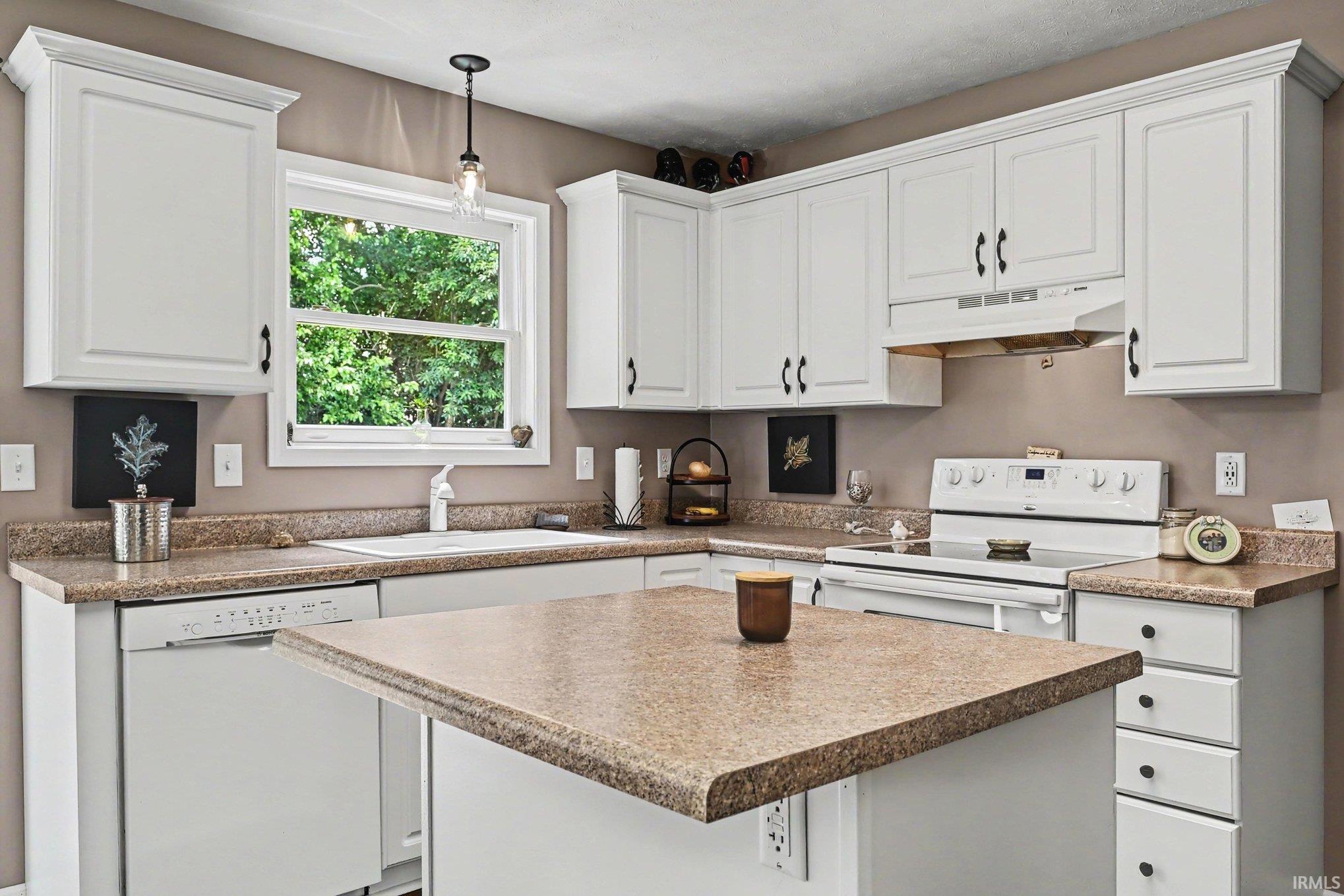 51141 Sussex Point Drive Granger IN 46530