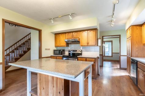 8915 Sunburst Lane Fort Wayne IN 46804