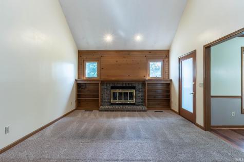 8915 Sunburst Lane Fort Wayne IN 46804