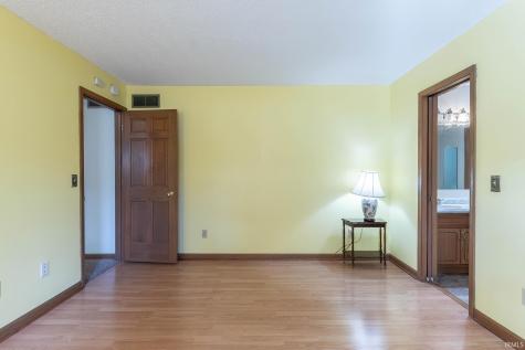 8915 Sunburst Lane Fort Wayne IN 46804