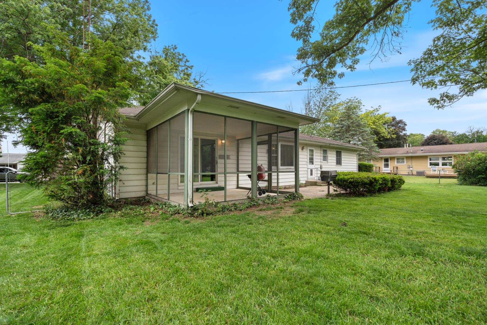 2201 Sally Street Warsaw IN 46580