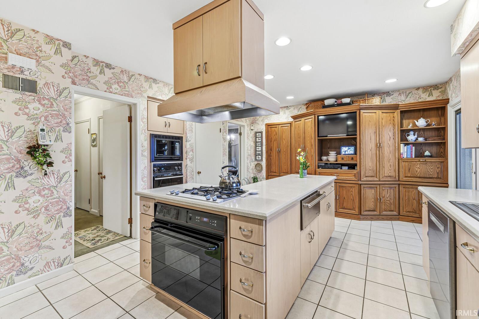6 Clarendon Drive Elkhart IN 46516