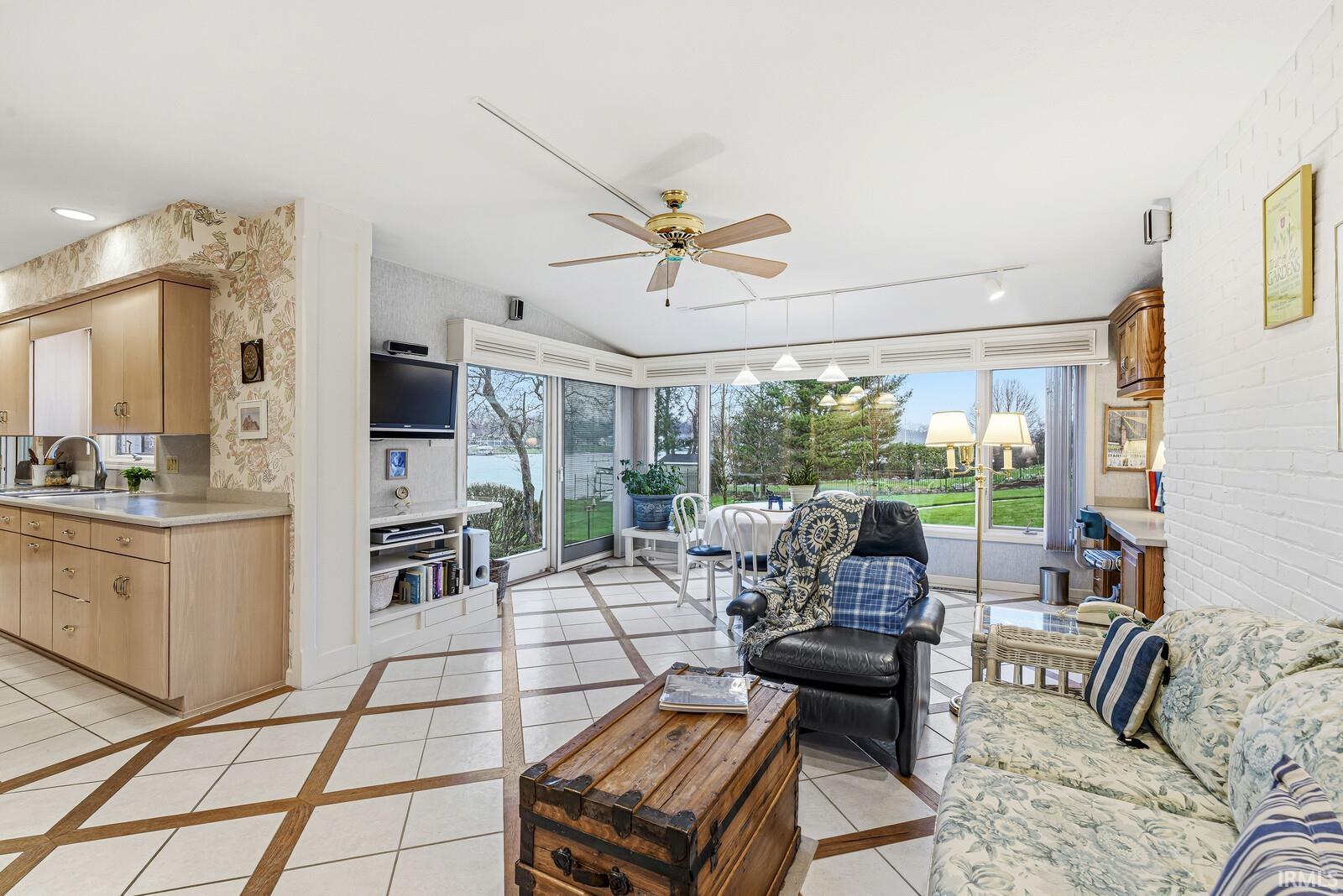 6 Clarendon Drive Elkhart IN 46516