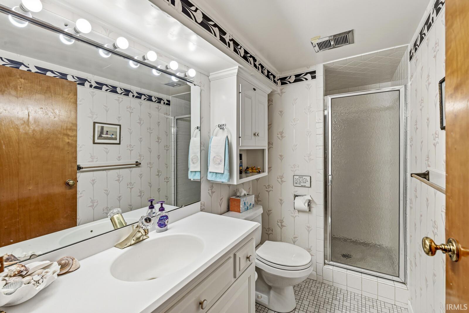 6 Clarendon Drive Elkhart IN 46516
