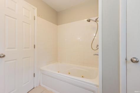 1504 W Tree Lane Muncie IN 47302