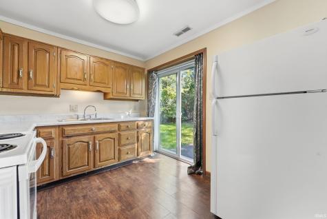 633 Ridgewood Drive Fort Wayne IN 46805