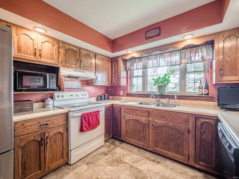 9830 Winery Road Wadesville IN 47638