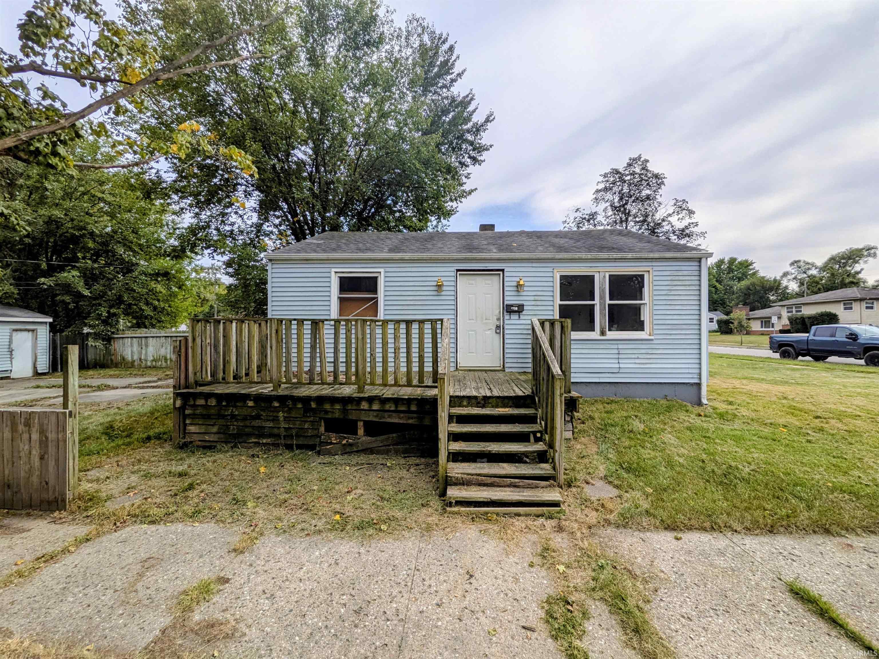 1758 Huey Street South Bend IN 46628