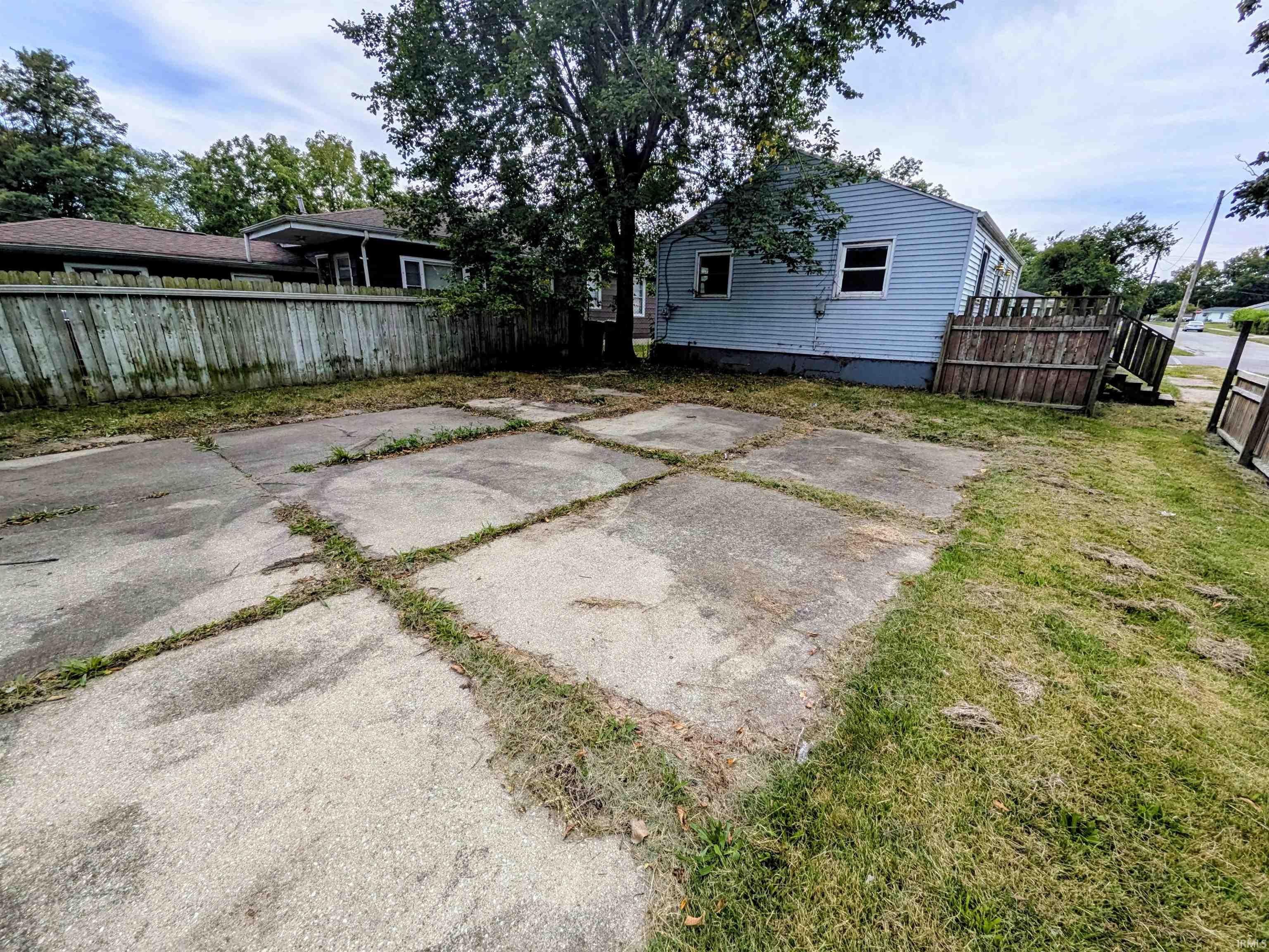 1758 Huey Street South Bend IN 46628