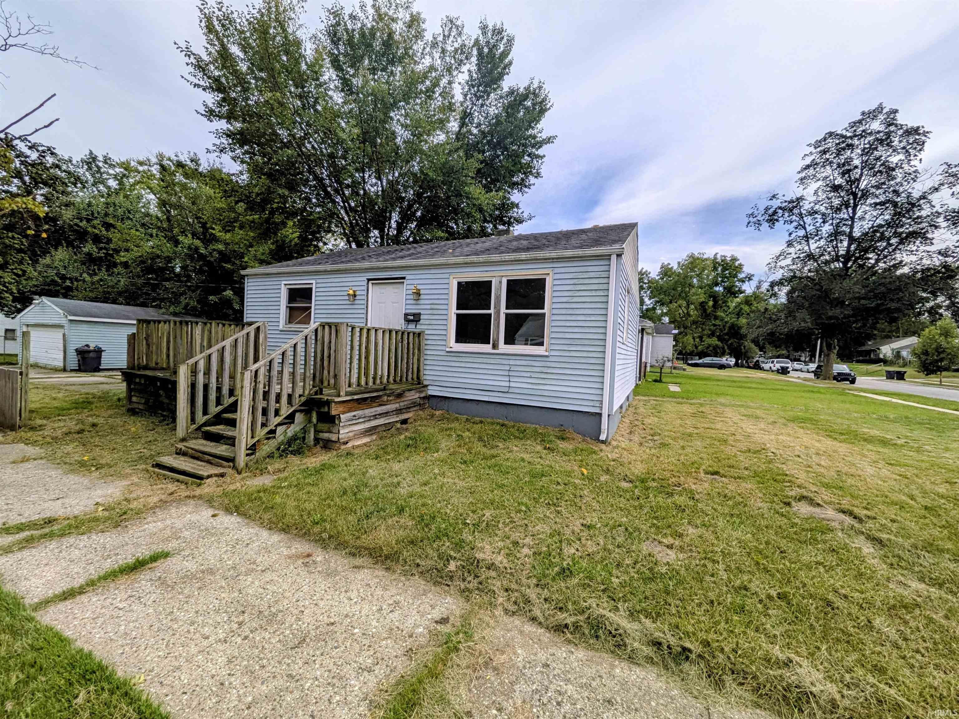 1758 Huey Street South Bend IN 46628