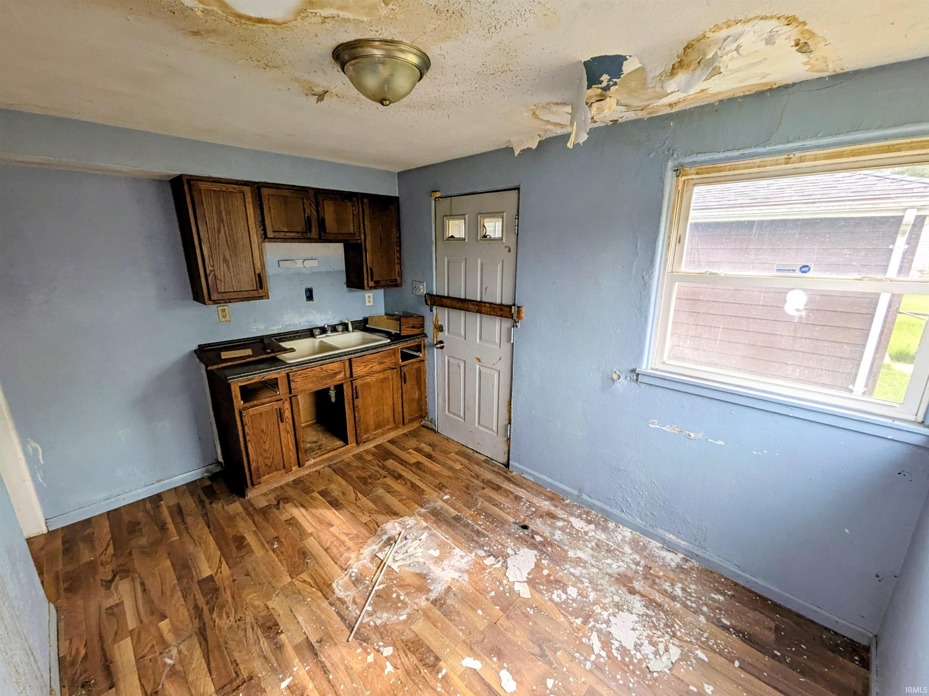 1758 Huey Street South Bend IN 46628