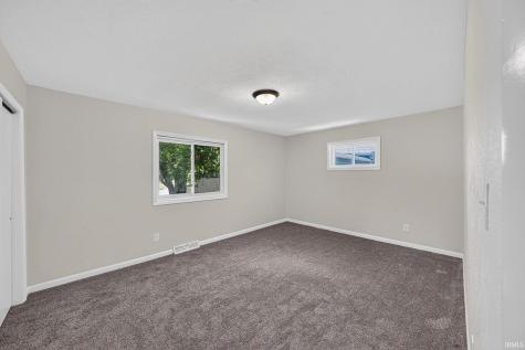 1037 N Twyckenham Drive South Bend IN 46617