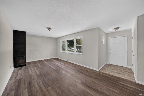 1037 N Twyckenham Drive South Bend IN 46617