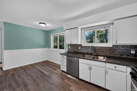 1037 N Twyckenham Drive South Bend IN 46617