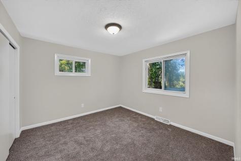 1037 N Twyckenham Drive South Bend IN 46617