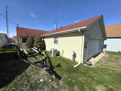 4863 E Elmer Girtz Drive Monticello IN 47960