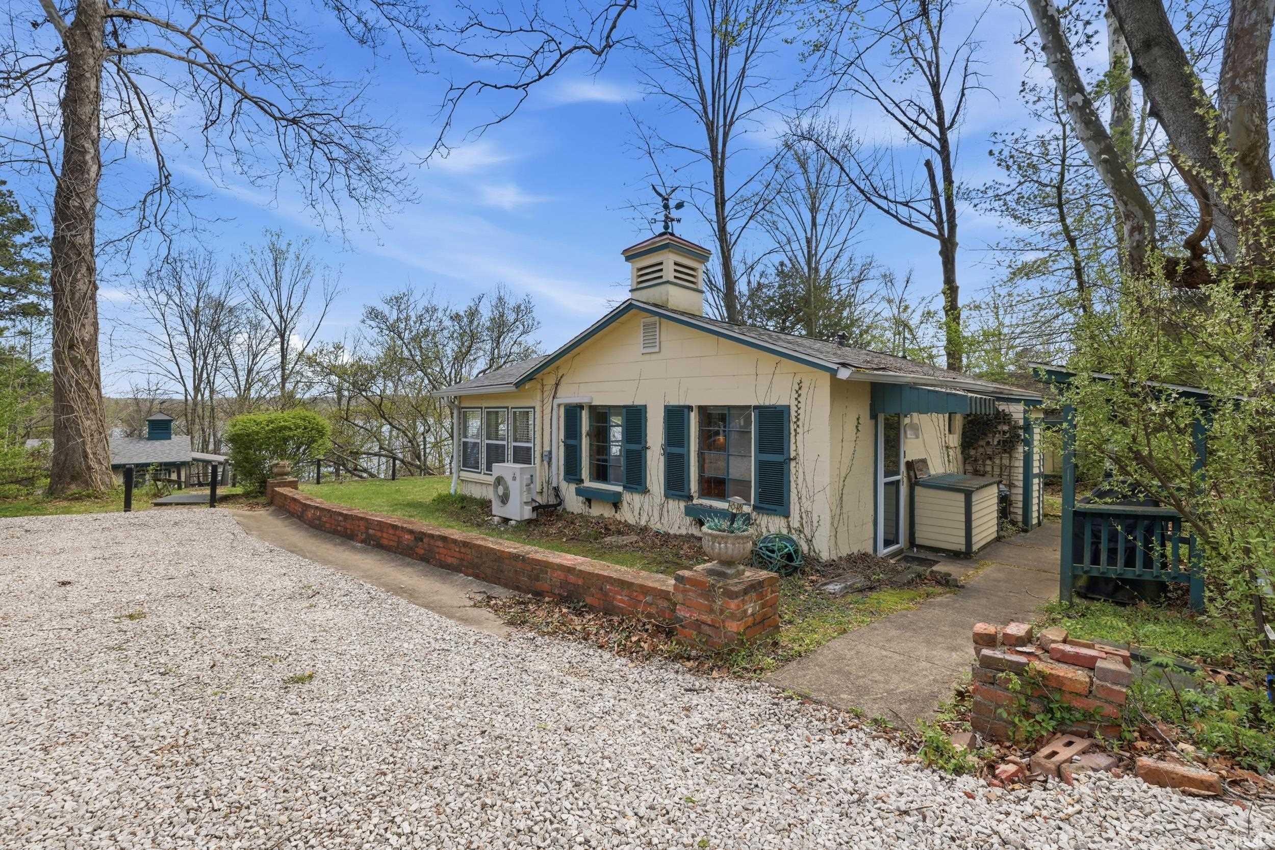 8110 N Lakewood Drive Unionville IN 47468