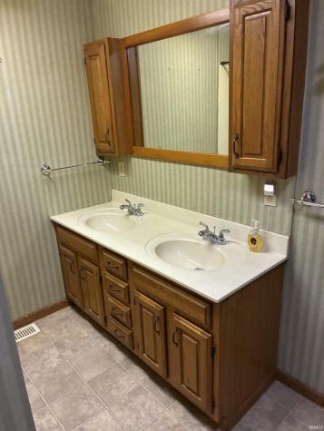 909 N Washington Street Bicknell IN 47512