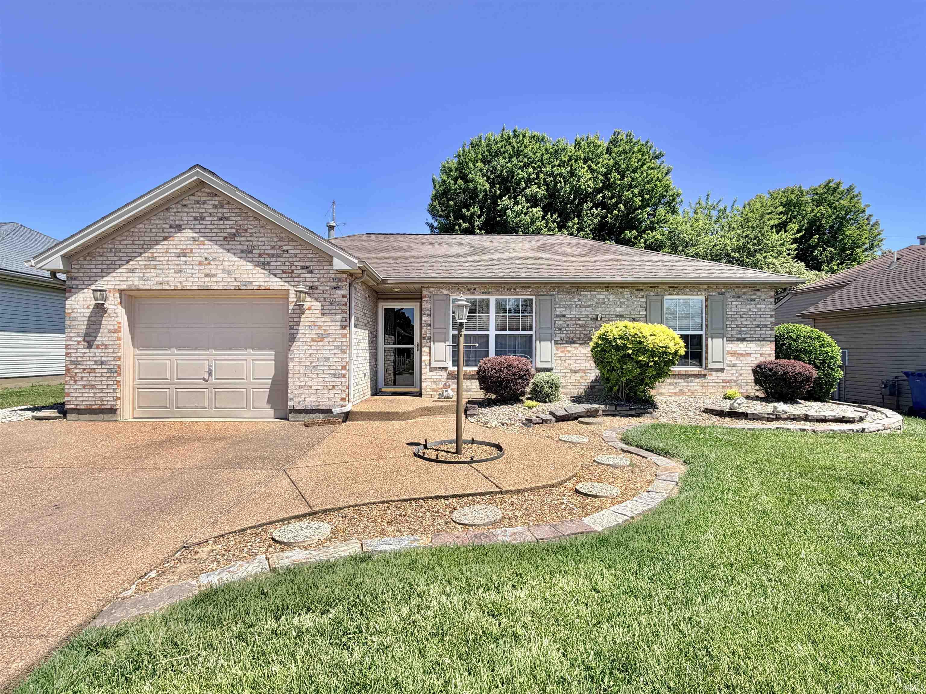 2020 Seasons Ridge Boulevard Evansville IN 47715