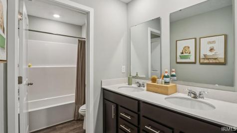 11293 Corte Madera Run Fort Wayne IN 46818