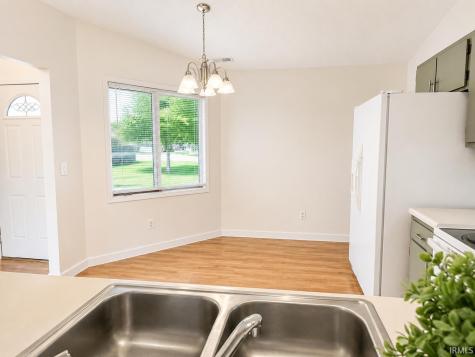 927 May Place Fort Wayne IN 46825